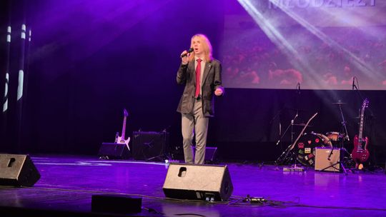 Chełm.  XXVI Prezentacje Artystyczne Młodzieży II LO w Chełmskim Domu Kultury [GALERIA ZDJĘĆ]