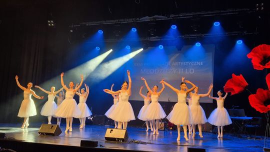 Chełm.  XXVI Prezentacje Artystyczne Młodzieży II LO w Chełmskim Domu Kultury [GALERIA ZDJĘĆ]