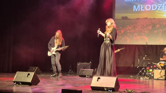 Chełm.  XXVI Prezentacje Artystyczne Młodzieży II LO w Chełmskim Domu Kultury [GALERIA ZDJĘĆ]