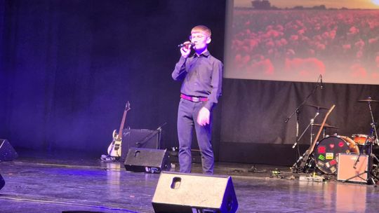 Chełm.  XXVI Prezentacje Artystyczne Młodzieży II LO w Chełmskim Domu Kultury [GALERIA ZDJĘĆ]