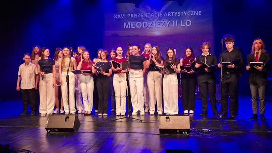 Chełm.  XXVI Prezentacje Artystyczne Młodzieży II LO w Chełmskim Domu Kultury [GALERIA ZDJĘĆ]