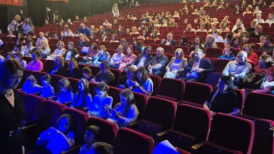 Chełm.  XXVI Prezentacje Artystyczne Młodzieży II LO w Chełmskim Domu Kultury [GALERIA ZDJĘĆ]