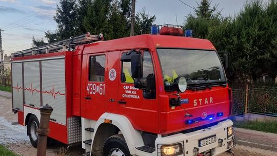 Pożar bliźniaka w Izbicy. Akcja gaśnicza trwała ponad 2,5 godziny [ZDJĘCIA]