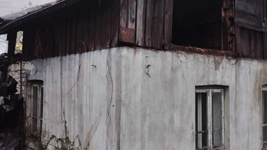 Pożar bliźniaka w Izbicy. Akcja gaśnicza trwała ponad 2,5 godziny [ZDJĘCIA]