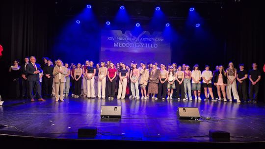 Chełm.  XXVI Prezentacje Artystyczne Młodzieży II LO w Chełmskim Domu Kultury [GALERIA ZDJĘĆ]