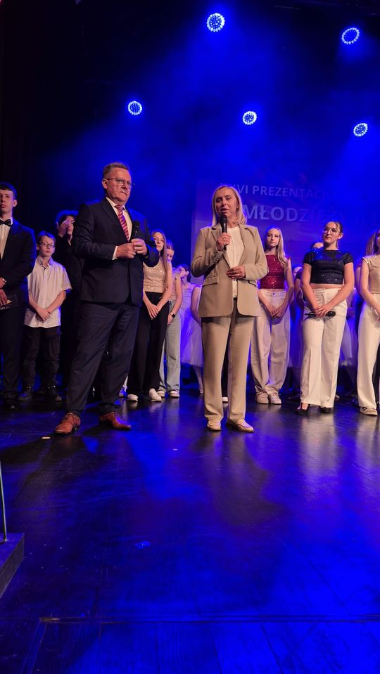 Chełm.  XXVI Prezentacje Artystyczne Młodzieży II LO w Chełmskim Domu Kultury [GALERIA ZDJĘĆ]