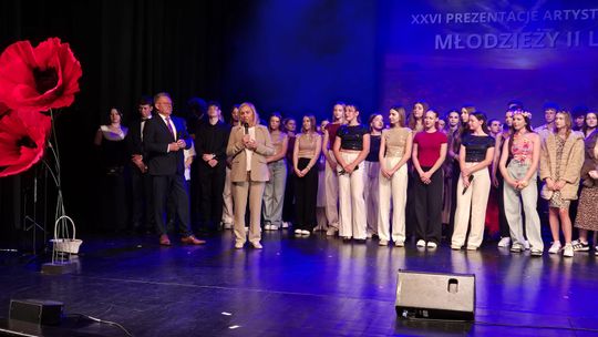 Chełm.  XXVI Prezentacje Artystyczne Młodzieży II LO w Chełmskim Domu Kultury [GALERIA ZDJĘĆ]