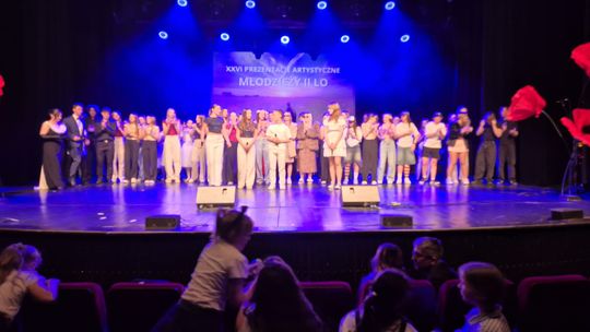 Chełm.  XXVI Prezentacje Artystyczne Młodzieży II LO w Chełmskim Domu Kultury [GALERIA ZDJĘĆ]