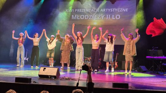 Chełm.  XXVI Prezentacje Artystyczne Młodzieży II LO w Chełmskim Domu Kultury [GALERIA ZDJĘĆ]