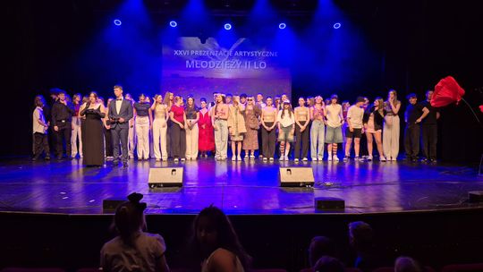 Chełm.  XXVI Prezentacje Artystyczne Młodzieży II LO w Chełmskim Domu Kultury [GALERIA ZDJĘĆ]