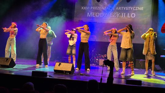 Chełm.  XXVI Prezentacje Artystyczne Młodzieży II LO w Chełmskim Domu Kultury [GALERIA ZDJĘĆ]