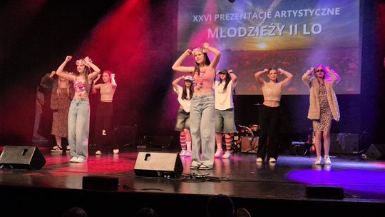 Chełm.  XXVI Prezentacje Artystyczne Młodzieży II LO w Chełmskim Domu Kultury [GALERIA ZDJĘĆ]