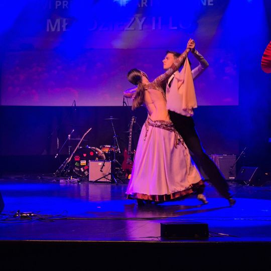 Chełm.  XXVI Prezentacje Artystyczne Młodzieży II LO w Chełmskim Domu Kultury [GALERIA ZDJĘĆ]