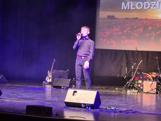 Chełm.  XXVI Prezentacje Artystyczne Młodzieży II LO w Chełmskim Domu Kultury [GALERIA ZDJĘĆ]