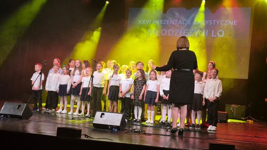 Chełm.  XXVI Prezentacje Artystyczne Młodzieży II LO w Chełmskim Domu Kultury [GALERIA ZDJĘĆ]