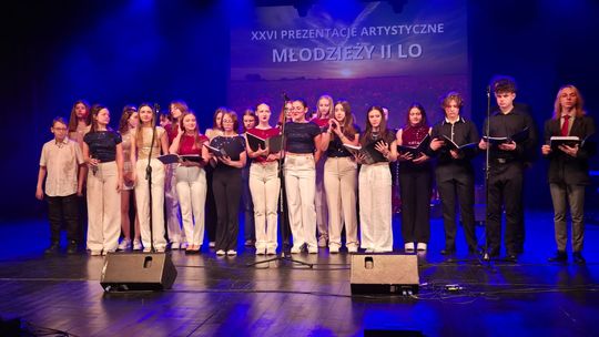 Chełm.  XXVI Prezentacje Artystyczne Młodzieży II LO w Chełmskim Domu Kultury [GALERIA ZDJĘĆ]