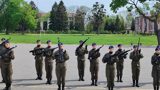 Chełm. Przegląd Musztry Klas Wojskowych [GALERIA ZDJĘĆ]