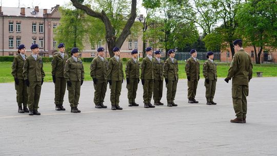 Chełm. Przegląd Musztry Klas Wojskowych [GALERIA ZDJĘĆ]