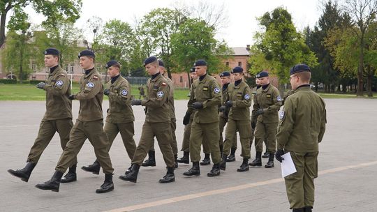 Chełm. Przegląd Musztry Klas Wojskowych [GALERIA ZDJĘĆ]
