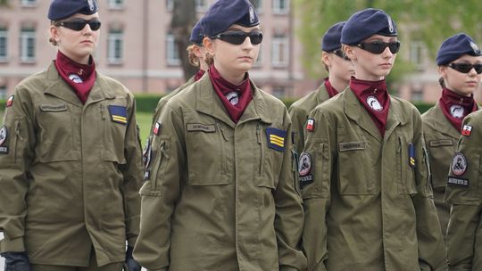 Chełm. Przegląd Musztry Klas Wojskowych [GALERIA ZDJĘĆ]