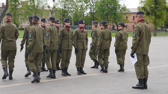 Chełm. Przegląd Musztry Klas Wojskowych [GALERIA ZDJĘĆ]