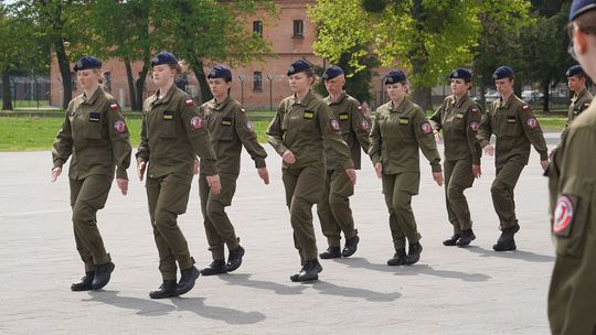 Chełm. Przegląd Musztry Klas Wojskowych [GALERIA ZDJĘĆ]