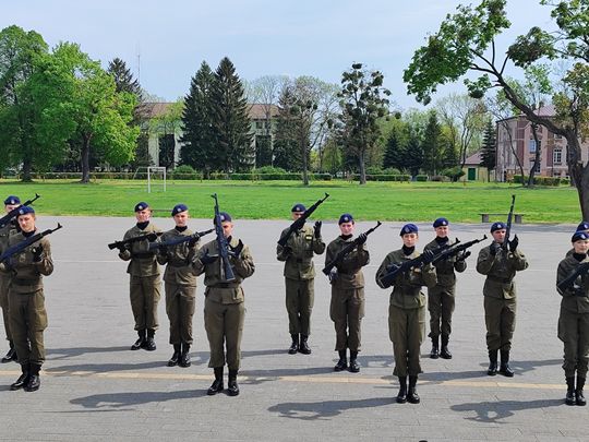 Chełm. Przegląd Musztry Klas Wojskowych [GALERIA ZDJĘĆ]