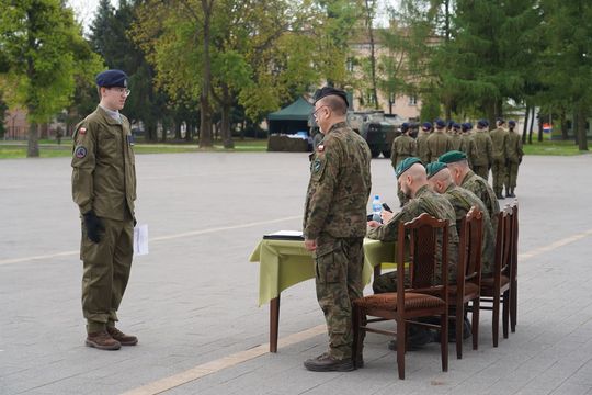Chełm. Przegląd Musztry Klas Wojskowych [GALERIA ZDJĘĆ]