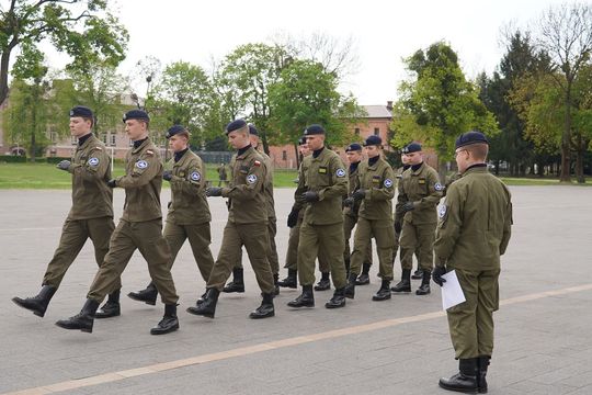 Chełm. Przegląd Musztry Klas Wojskowych [GALERIA ZDJĘĆ]