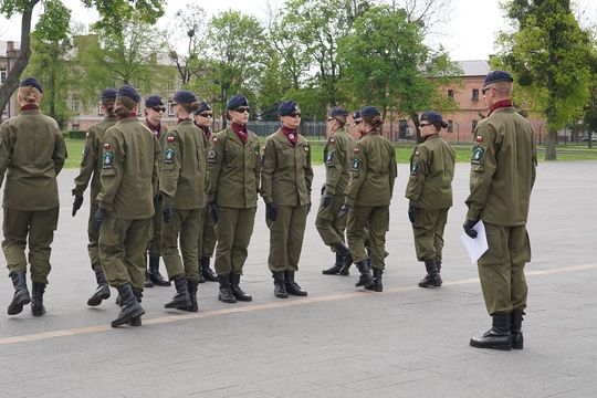 Chełm. Przegląd Musztry Klas Wojskowych [GALERIA ZDJĘĆ]