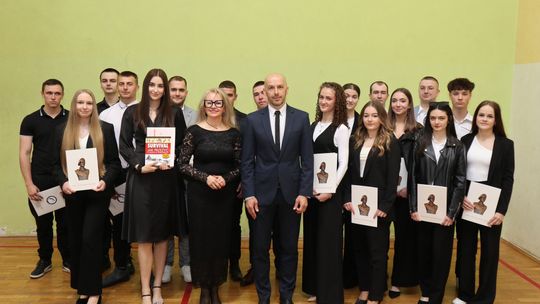 Zakończenie roku klas maturalnych Zespołu Szkół Ekonomicznych i Mundurowych w Chełmie [ZDJĘCIA]