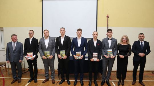 Zakończenie roku klas maturalnych Zespołu Szkół Ekonomicznych i Mundurowych w Chełmie [ZDJĘCIA]