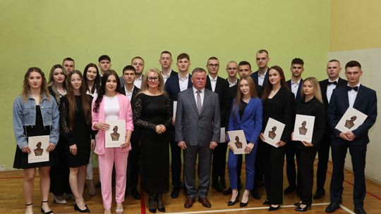 Zakończenie roku klas maturalnych Zespołu Szkół Ekonomicznych i Mundurowych w Chełmie [ZDJĘCIA]