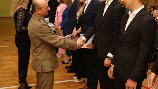 Zakończenie roku klas maturalnych Zespołu Szkół Ekonomicznych i Mundurowych w Chełmie [ZDJĘCIA]