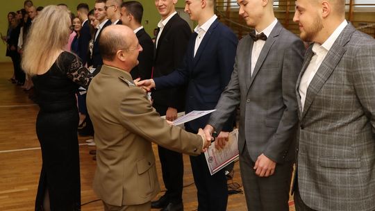 Zakończenie roku klas maturalnych Zespołu Szkół Ekonomicznych i Mundurowych w Chełmie [ZDJĘCIA]
