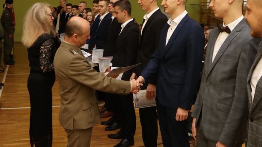 Zakończenie roku klas maturalnych Zespołu Szkół Ekonomicznych i Mundurowych w Chełmie [ZDJĘCIA]