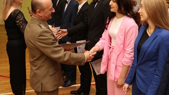 Zakończenie roku klas maturalnych Zespołu Szkół Ekonomicznych i Mundurowych w Chełmie [ZDJĘCIA]