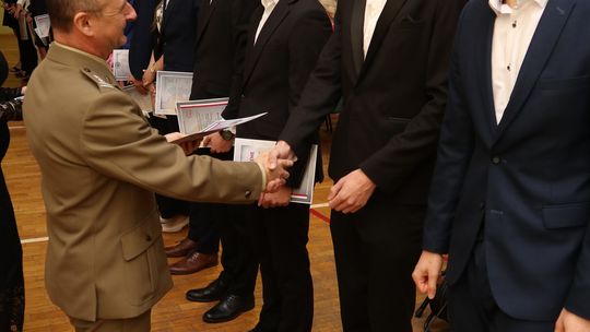 Zakończenie roku klas maturalnych Zespołu Szkół Ekonomicznych i Mundurowych w Chełmie [ZDJĘCIA]