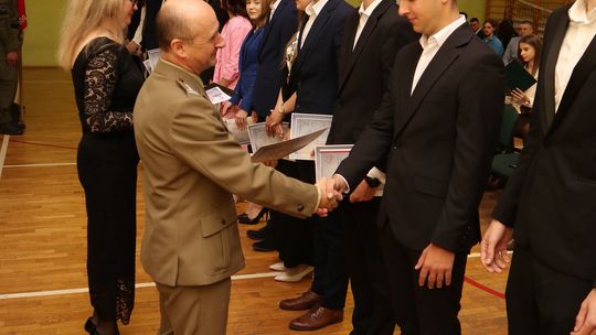 Zakończenie roku klas maturalnych Zespołu Szkół Ekonomicznych i Mundurowych w Chełmie [ZDJĘCIA]