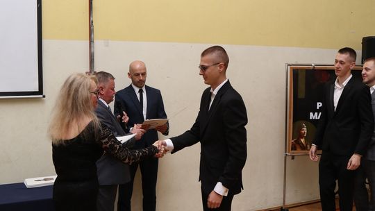 Zakończenie roku klas maturalnych Zespołu Szkół Ekonomicznych i Mundurowych w Chełmie [ZDJĘCIA]