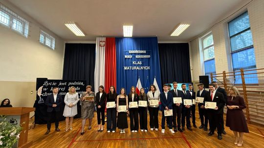 Uroczyste Pożegnanie Maturzystów 2025 w Zespole Szkół Nr 1 im. Tadeusza Kościuszki w Krasnymstawie [GALERIA ZDJĘĆ]