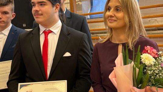 Uroczyste Pożegnanie Maturzystów 2025 w Zespole Szkół Nr 1 im. Tadeusza Kościuszki w Krasnymstawie [GALERIA ZDJĘĆ]