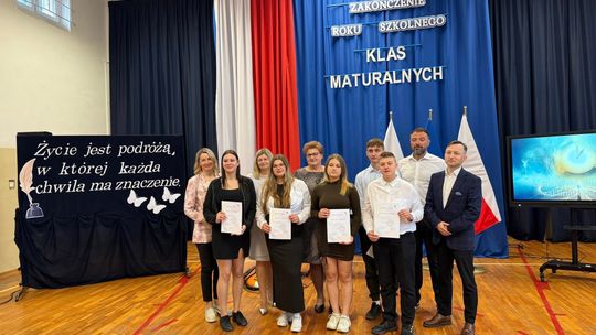 Uroczyste Pożegnanie Maturzystów 2025 w Zespole Szkół Nr 1 im. Tadeusza Kościuszki w Krasnymstawie [GALERIA ZDJĘĆ]