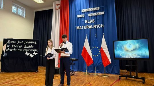 Uroczyste Pożegnanie Maturzystów 2025 w Zespole Szkół Nr 1 im. Tadeusza Kościuszki w Krasnymstawie [GALERIA ZDJĘĆ]