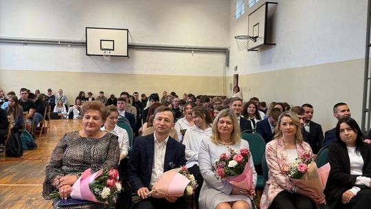 Uroczyste Pożegnanie Maturzystów 2025 w Zespole Szkół Nr 1 im. Tadeusza Kościuszki w Krasnymstawie [GALERIA ZDJĘĆ]