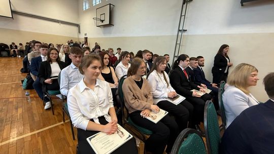 Uroczyste Pożegnanie Maturzystów 2025 w Zespole Szkół Nr 1 im. Tadeusza Kościuszki w Krasnymstawie [GALERIA ZDJĘĆ]