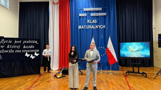 Uroczyste Pożegnanie Maturzystów 2025 w Zespole Szkół Nr 1 im. Tadeusza Kościuszki w Krasnymstawie [GALERIA ZDJĘĆ]