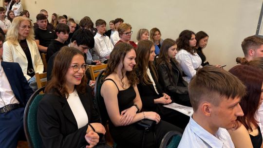 Uroczyste Pożegnanie Maturzystów 2025 w Zespole Szkół Nr 1 im. Tadeusza Kościuszki w Krasnymstawie [GALERIA ZDJĘĆ]