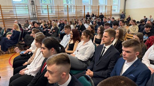 Uroczyste Pożegnanie Maturzystów 2025 w Zespole Szkół Nr 1 im. Tadeusza Kościuszki w Krasnymstawie [GALERIA ZDJĘĆ]