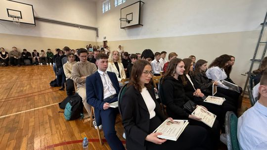 Uroczyste Pożegnanie Maturzystów 2025 w Zespole Szkół Nr 1 im. Tadeusza Kościuszki w Krasnymstawie [GALERIA ZDJĘĆ]